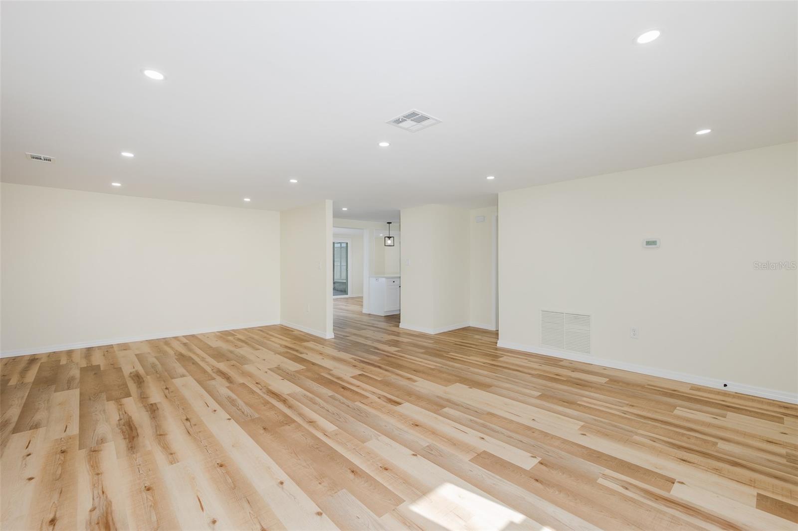 11611 NEWELL DR — photo 17