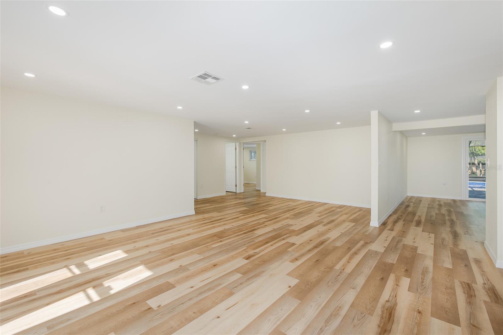 11611 NEWELL DR — photo 16