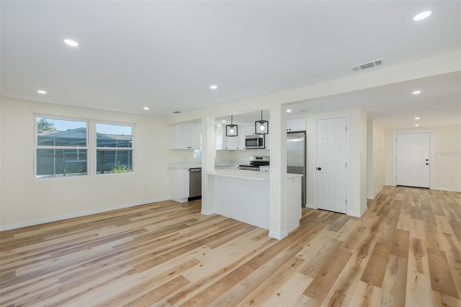 11611 NEWELL DR — photo 32