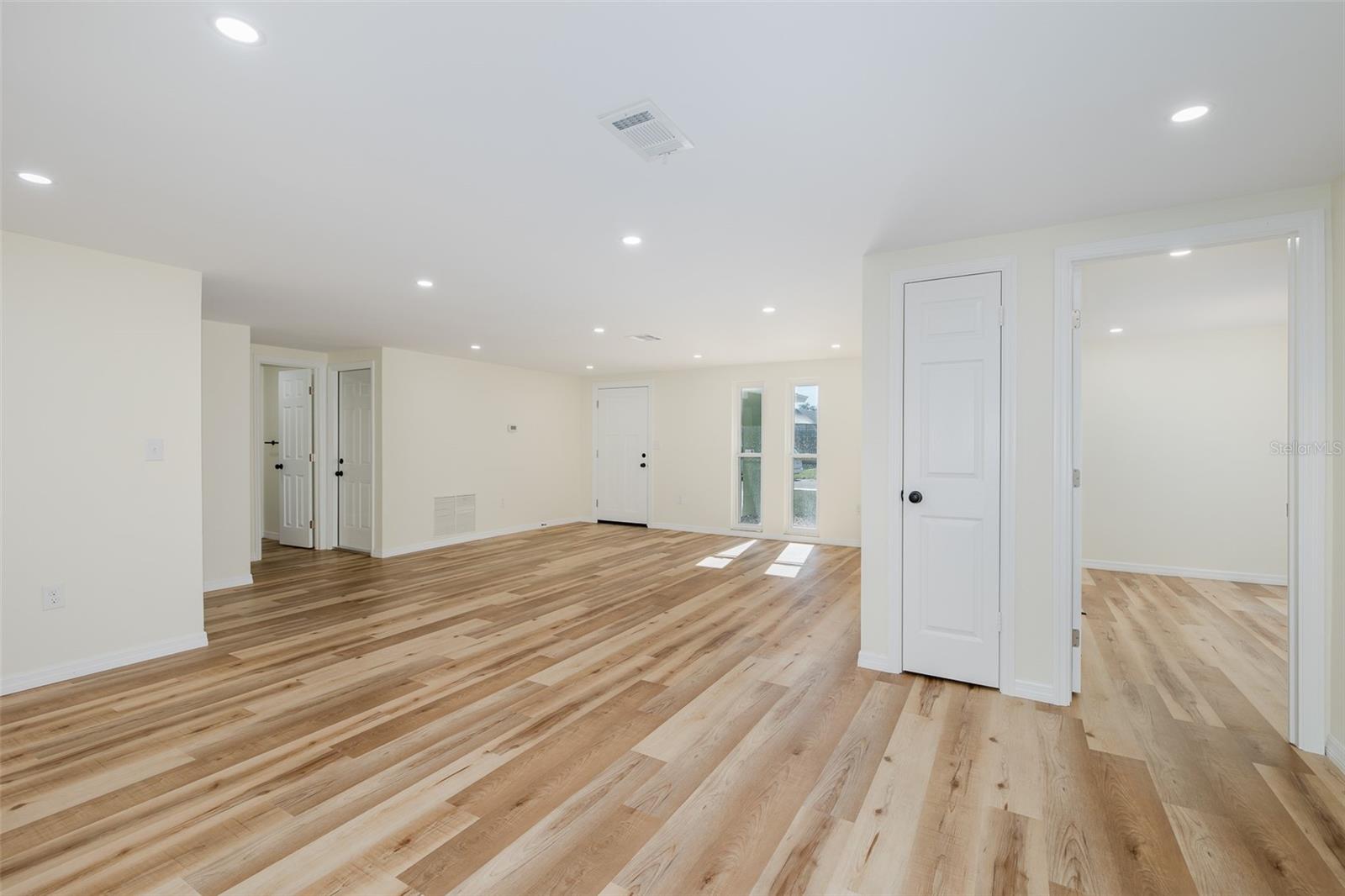 11611 NEWELL DR — photo 20
