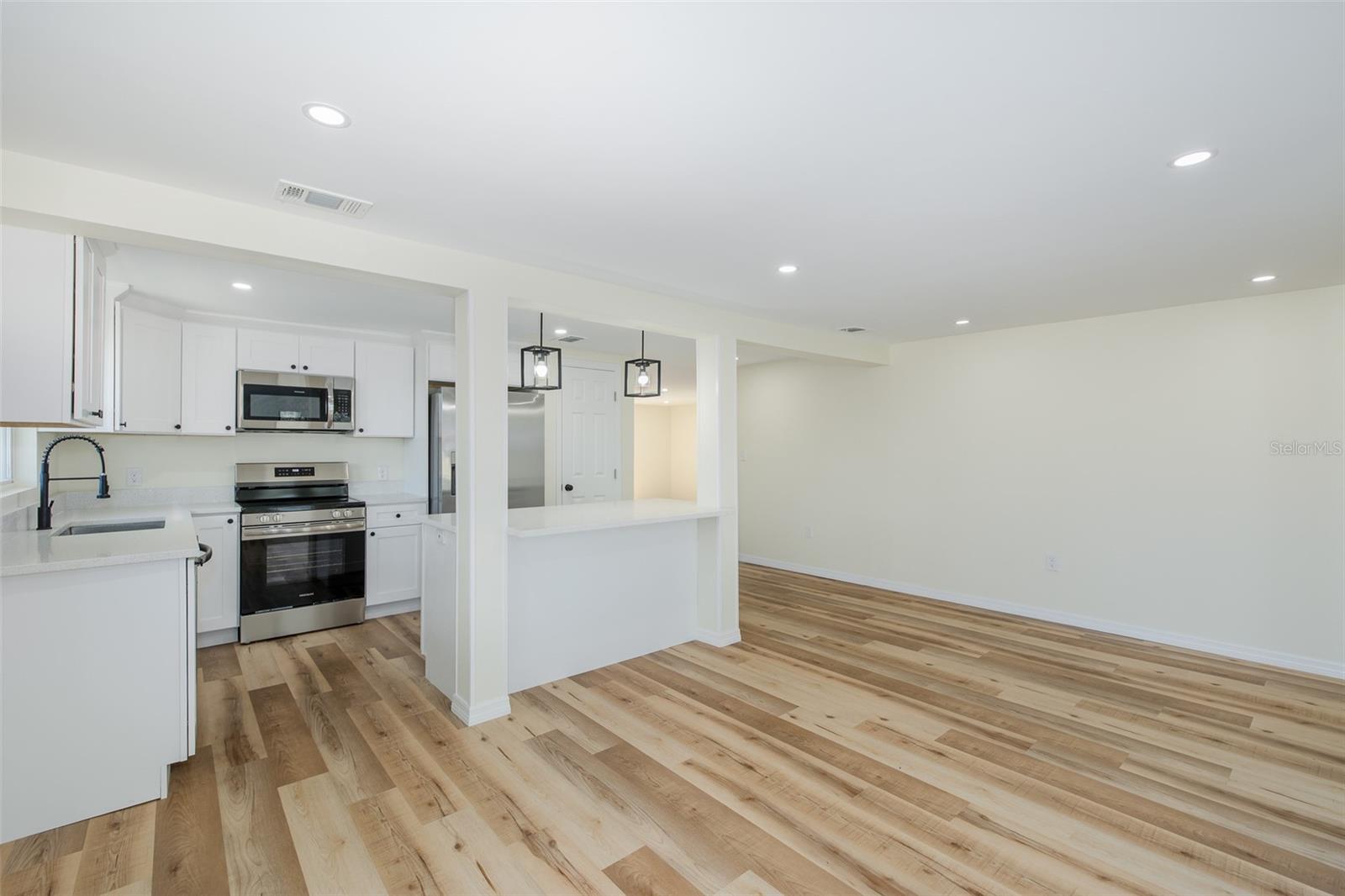 11611 NEWELL DR — photo 29