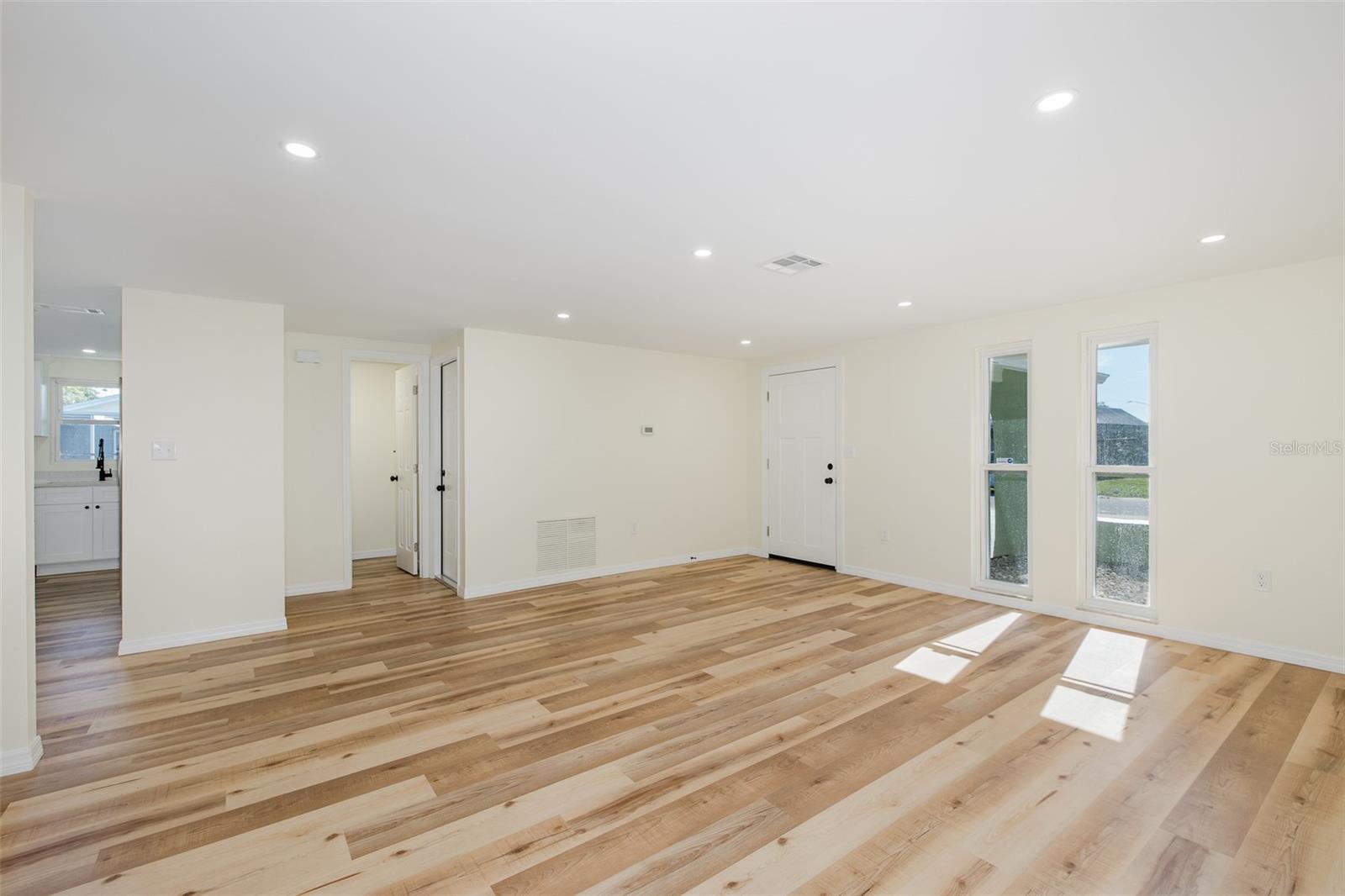 11611 NEWELL DR — photo 19