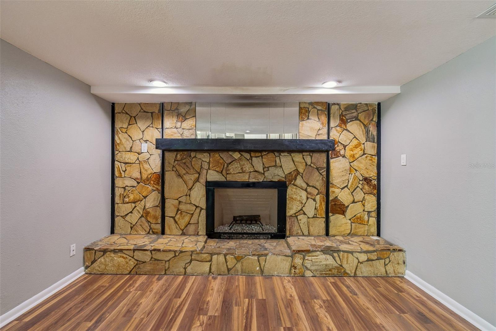 7111 GATEWAY CT — photo 31