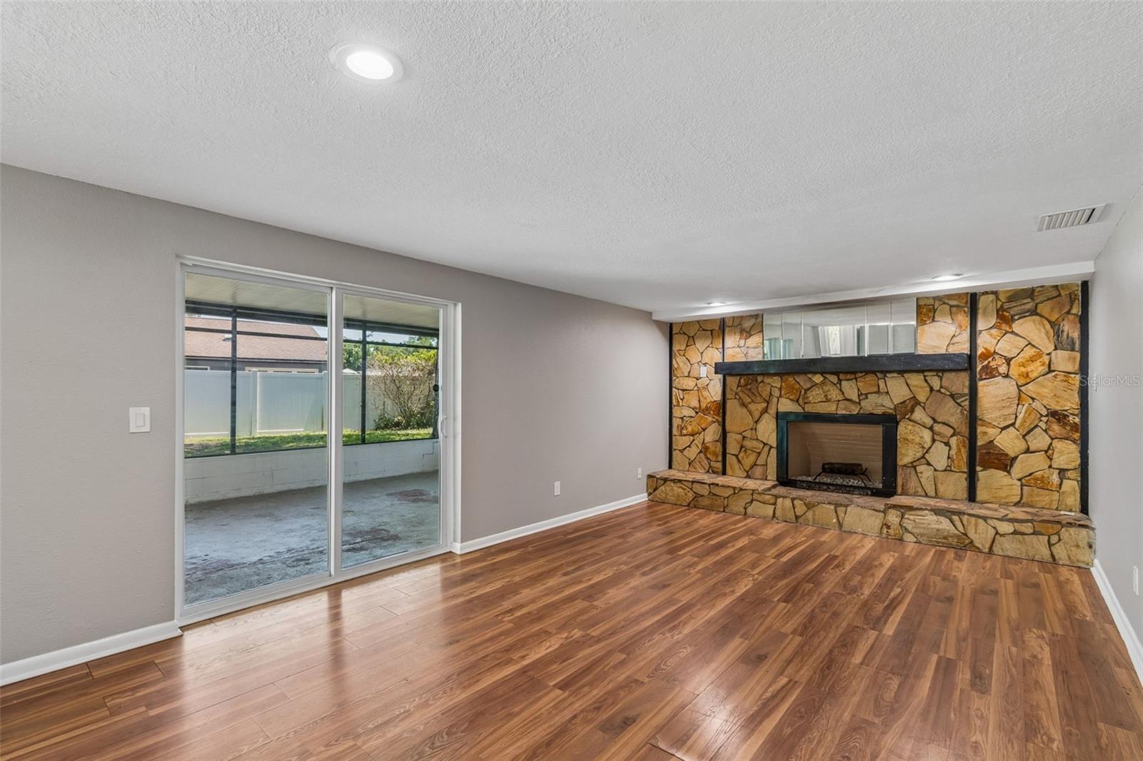7111 GATEWAY CT — photo 30