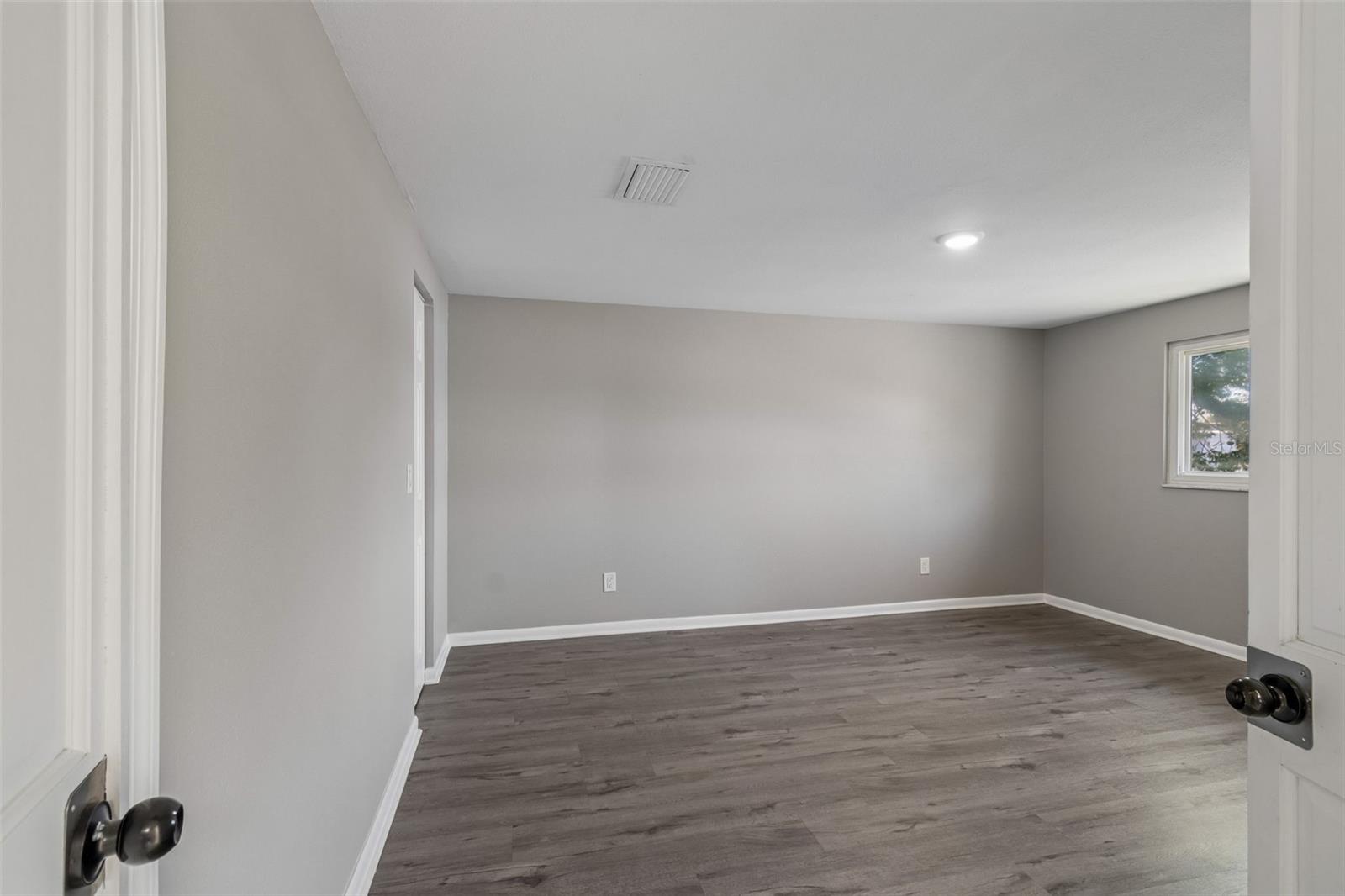 7111 GATEWAY CT — photo 40