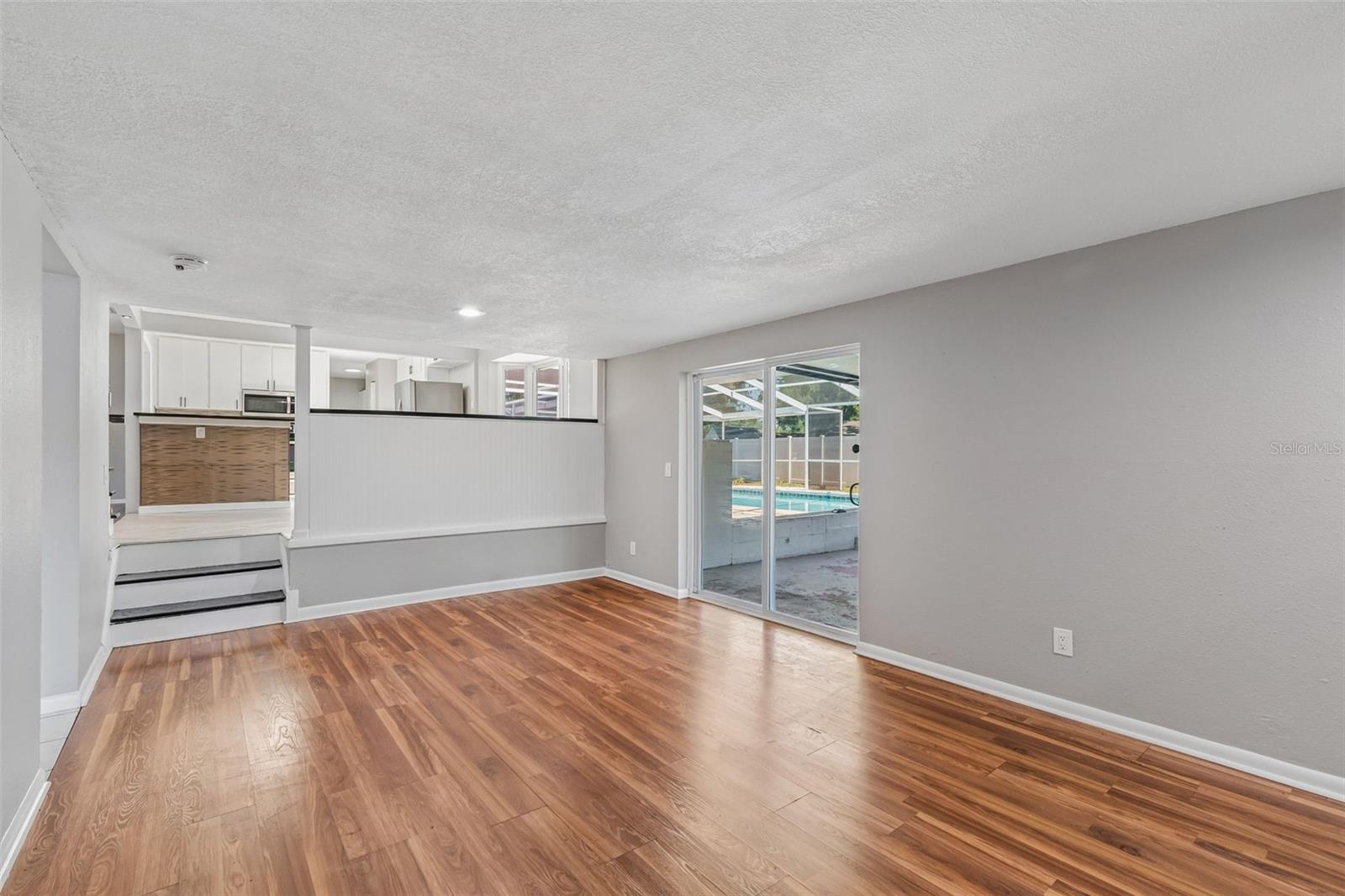 7111 GATEWAY CT — photo 32