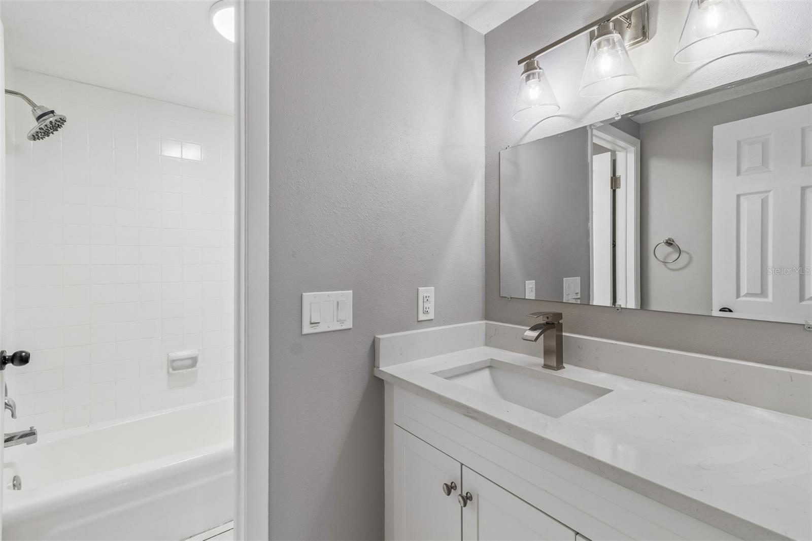 7111 GATEWAY CT — photo 35