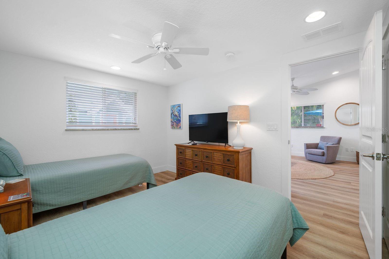 3007 AVENUE E #B — photo 17
