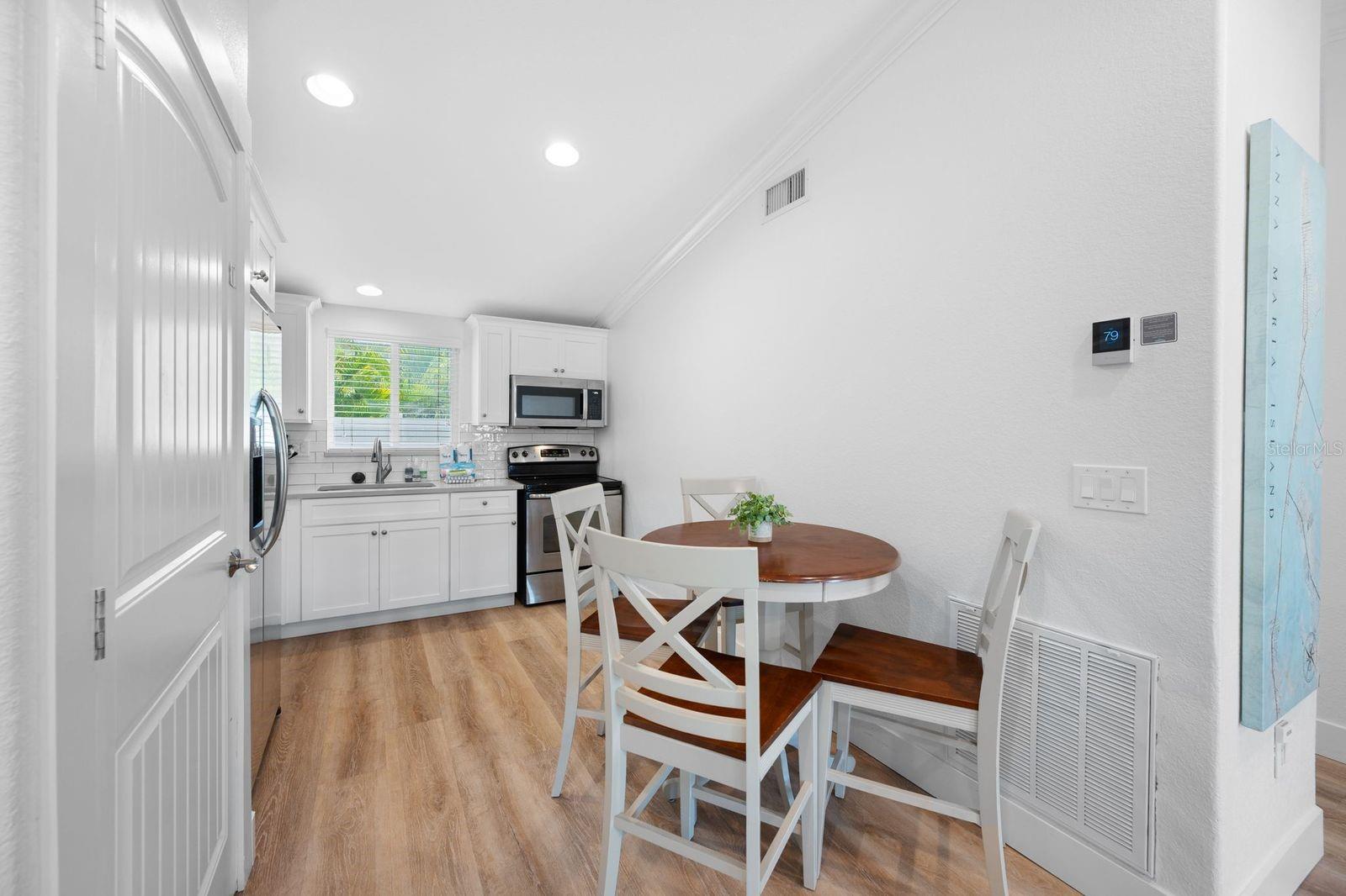 3007 AVENUE E #B — photo 9