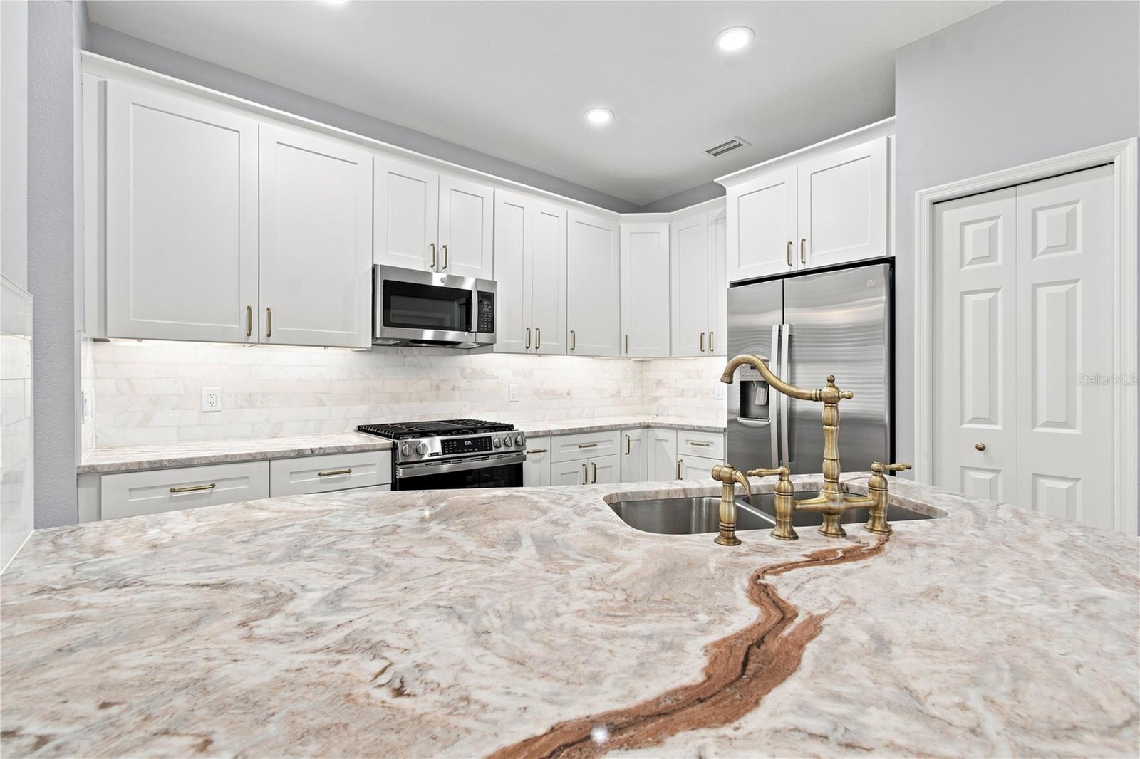 113 BOSPHOROUS AVE #1 — photo 12