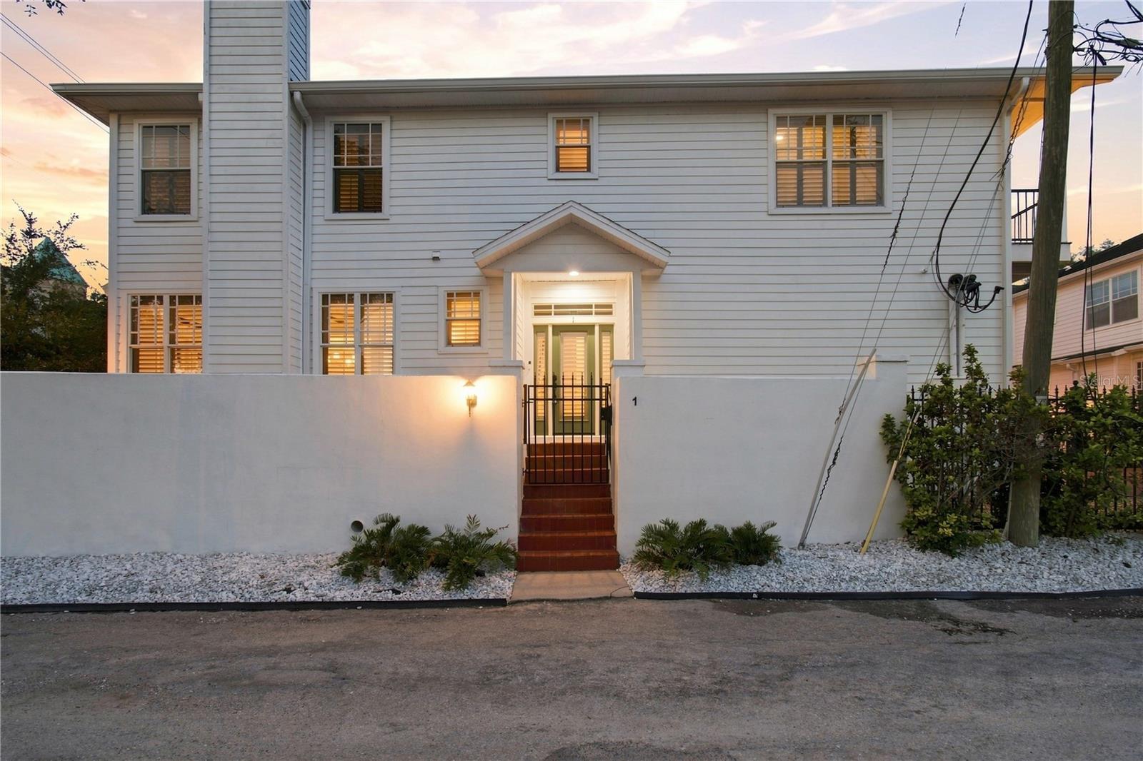 113 BOSPHOROUS AVE #1 — photo 2