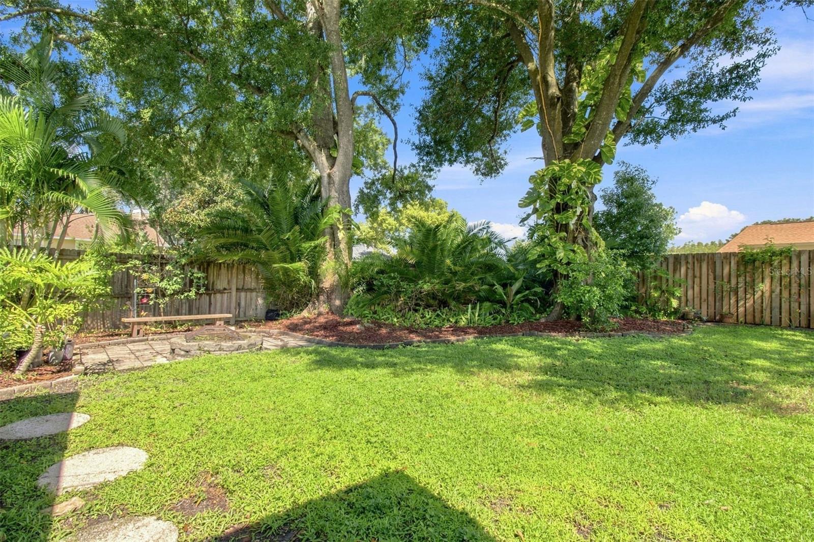 4607 CLOVERLAWN DR — photo 31