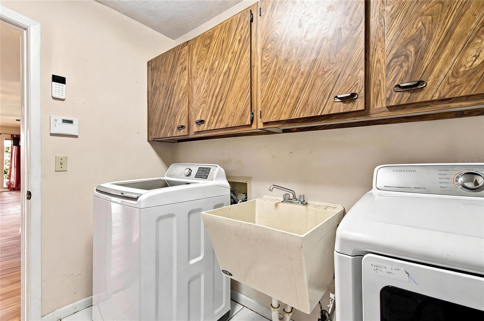 4607 CLOVERLAWN DR — photo 35