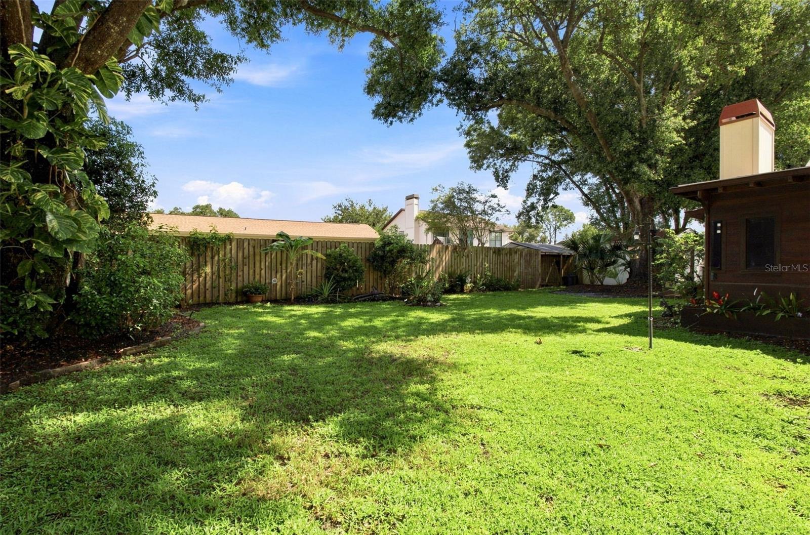 4607 CLOVERLAWN DR — photo 32