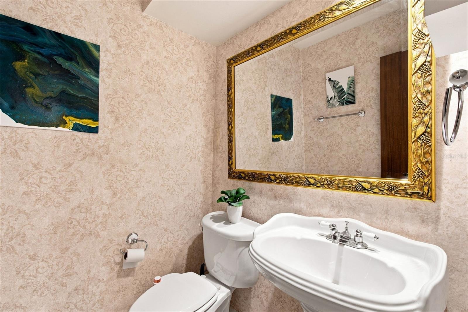 4607 CLOVERLAWN DR — photo 13