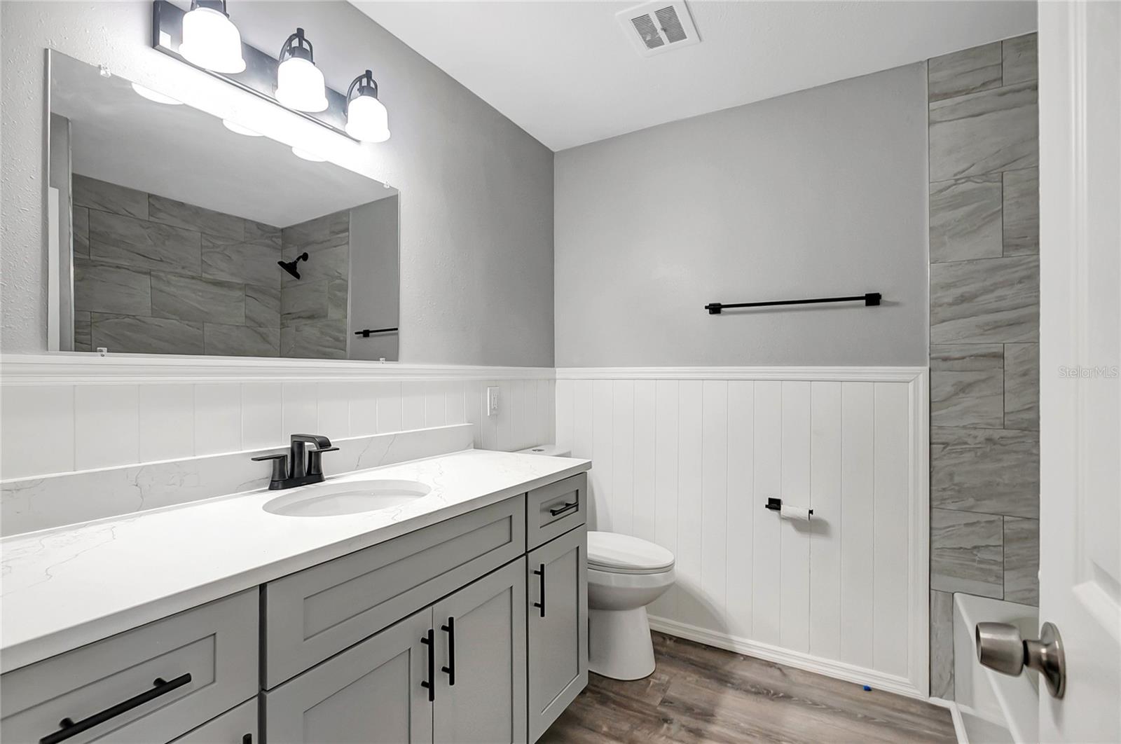 1002 N BRACEWELL DR — photo 28