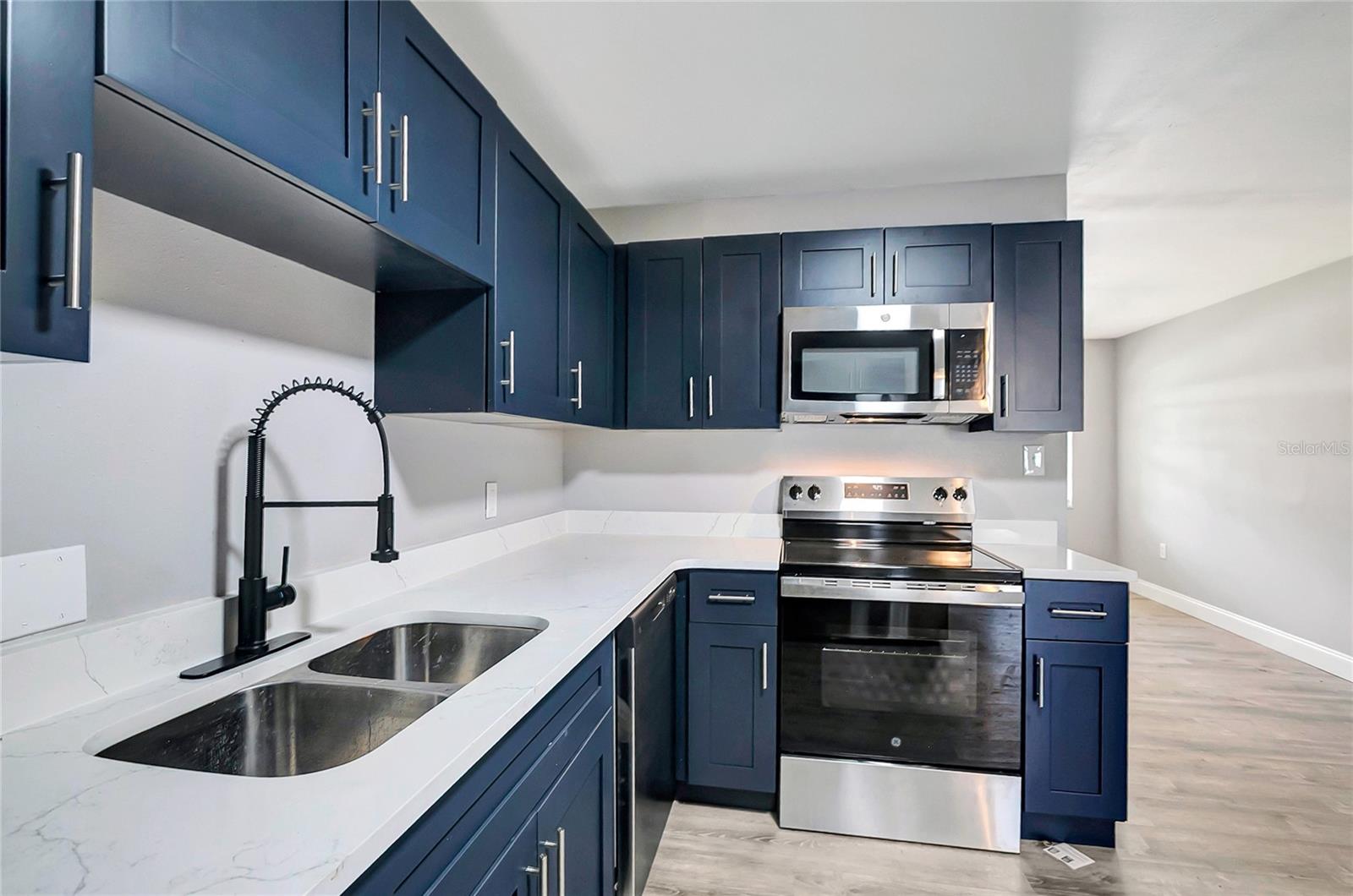 1002 N BRACEWELL DR — photo 15