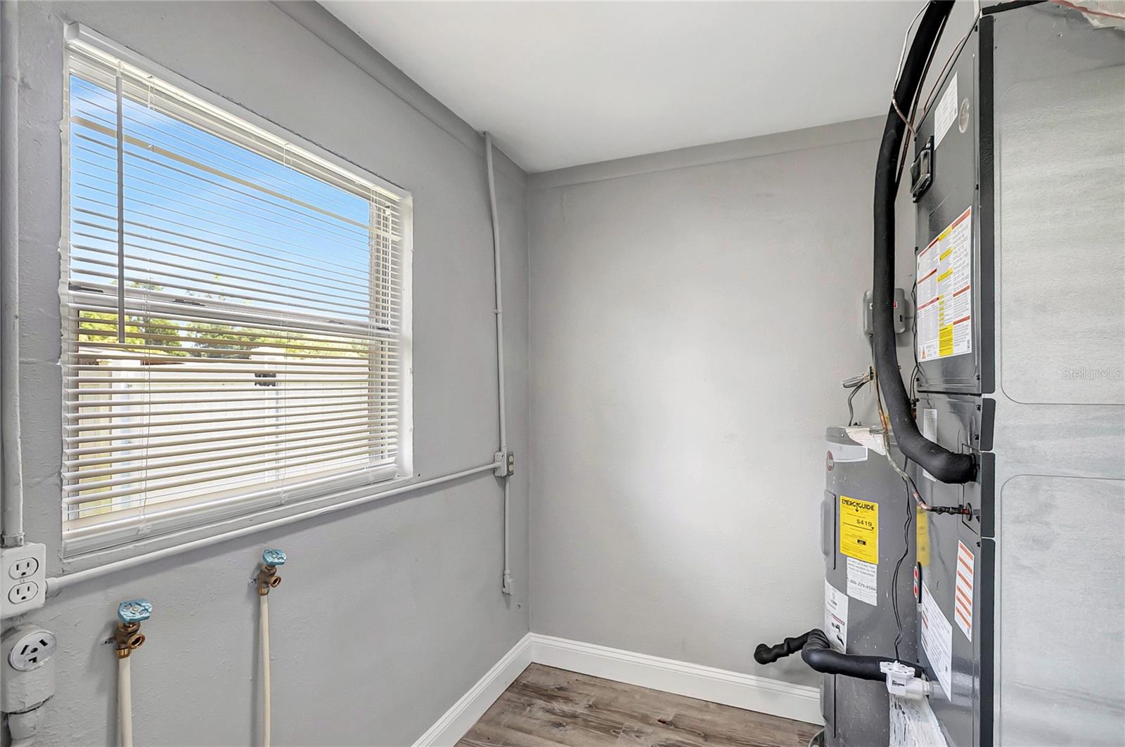 1002 N BRACEWELL DR — photo 31