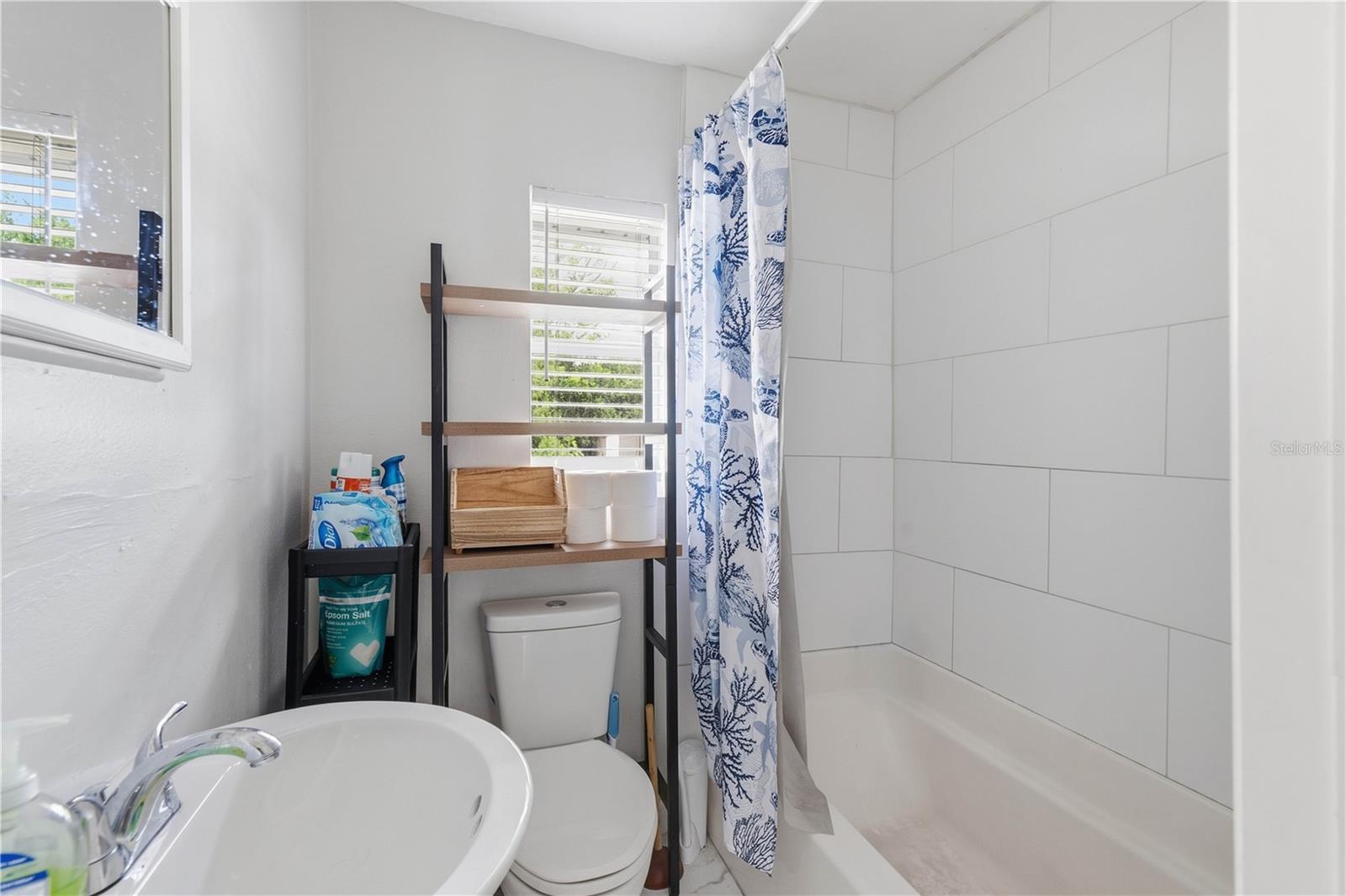 604 MCLENNAN ST — photo 19