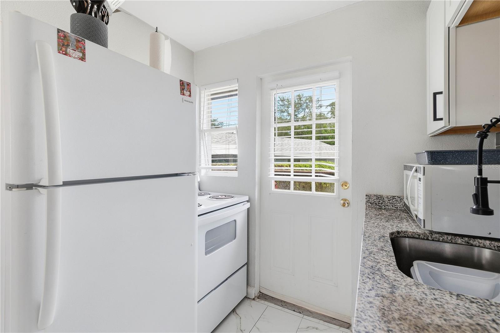 604 MCLENNAN ST — photo 17