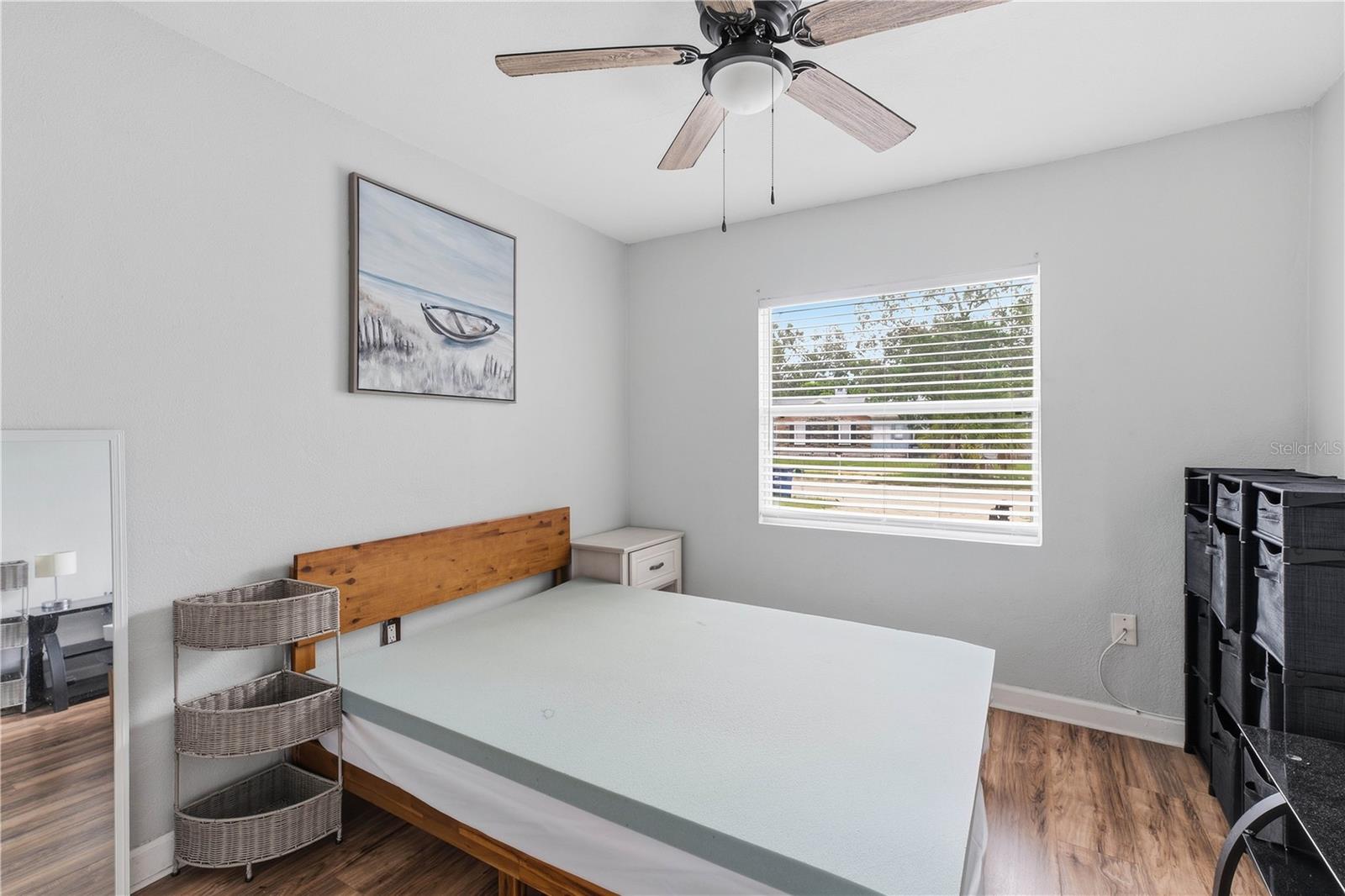604 MCLENNAN ST — photo 18