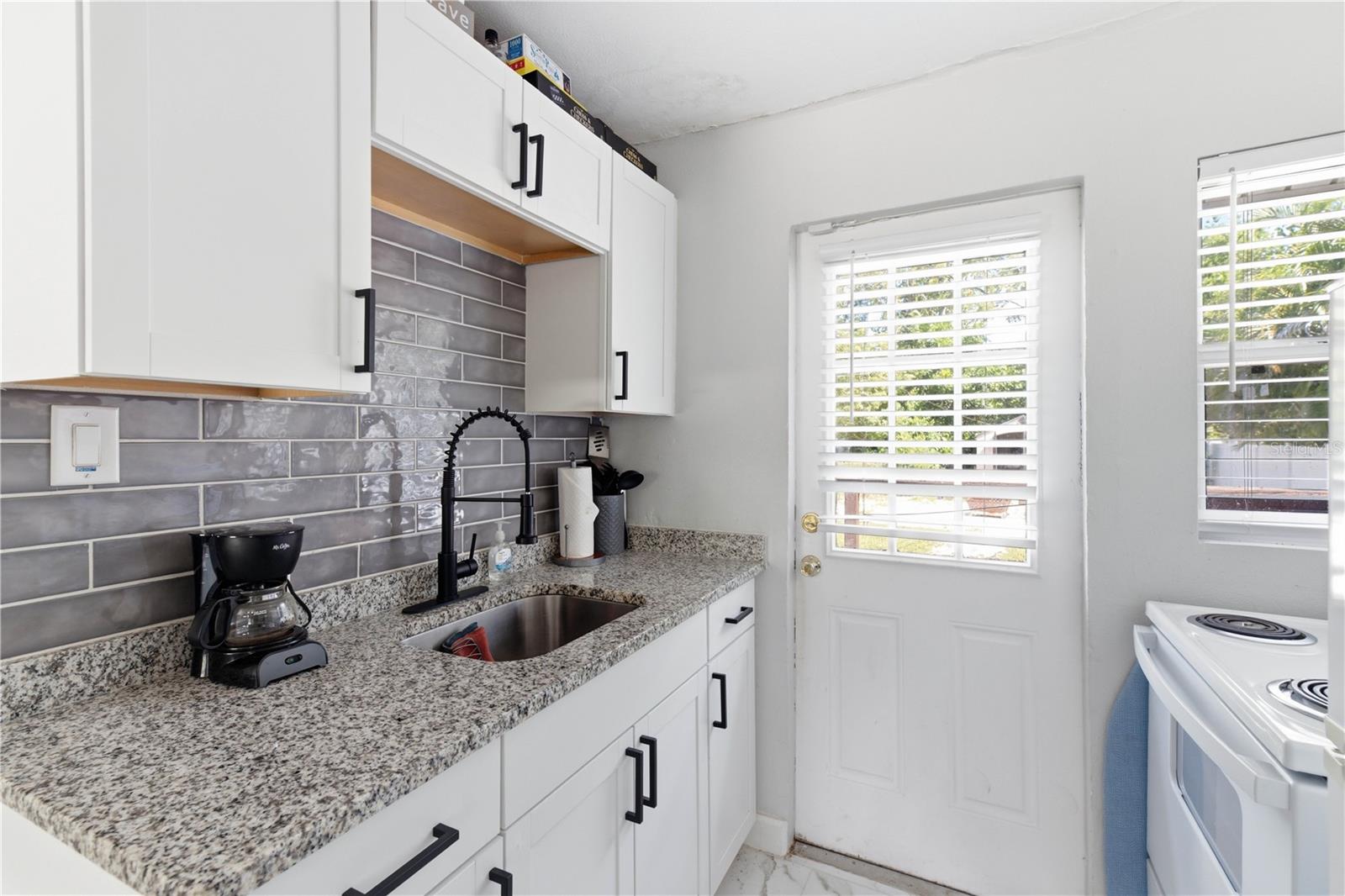 604 MCLENNAN ST — photo 7
