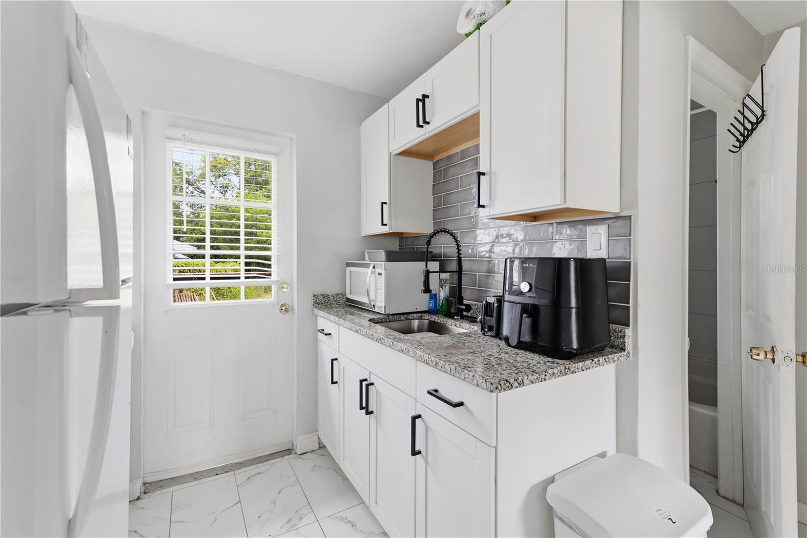 604 MCLENNAN ST — photo 16