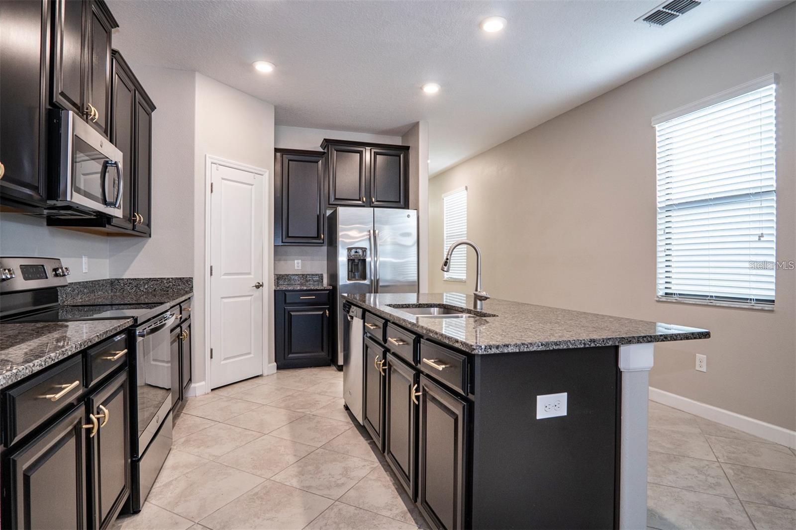 9845 IVORY DR — photo 7
