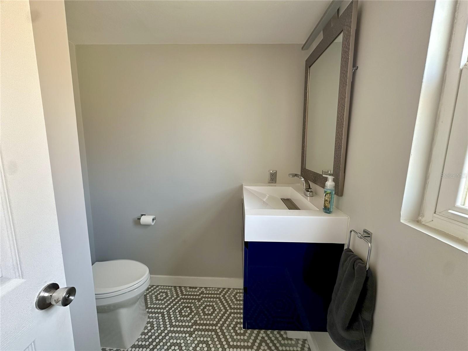 1718 NEVADA AVE NE — photo 26
