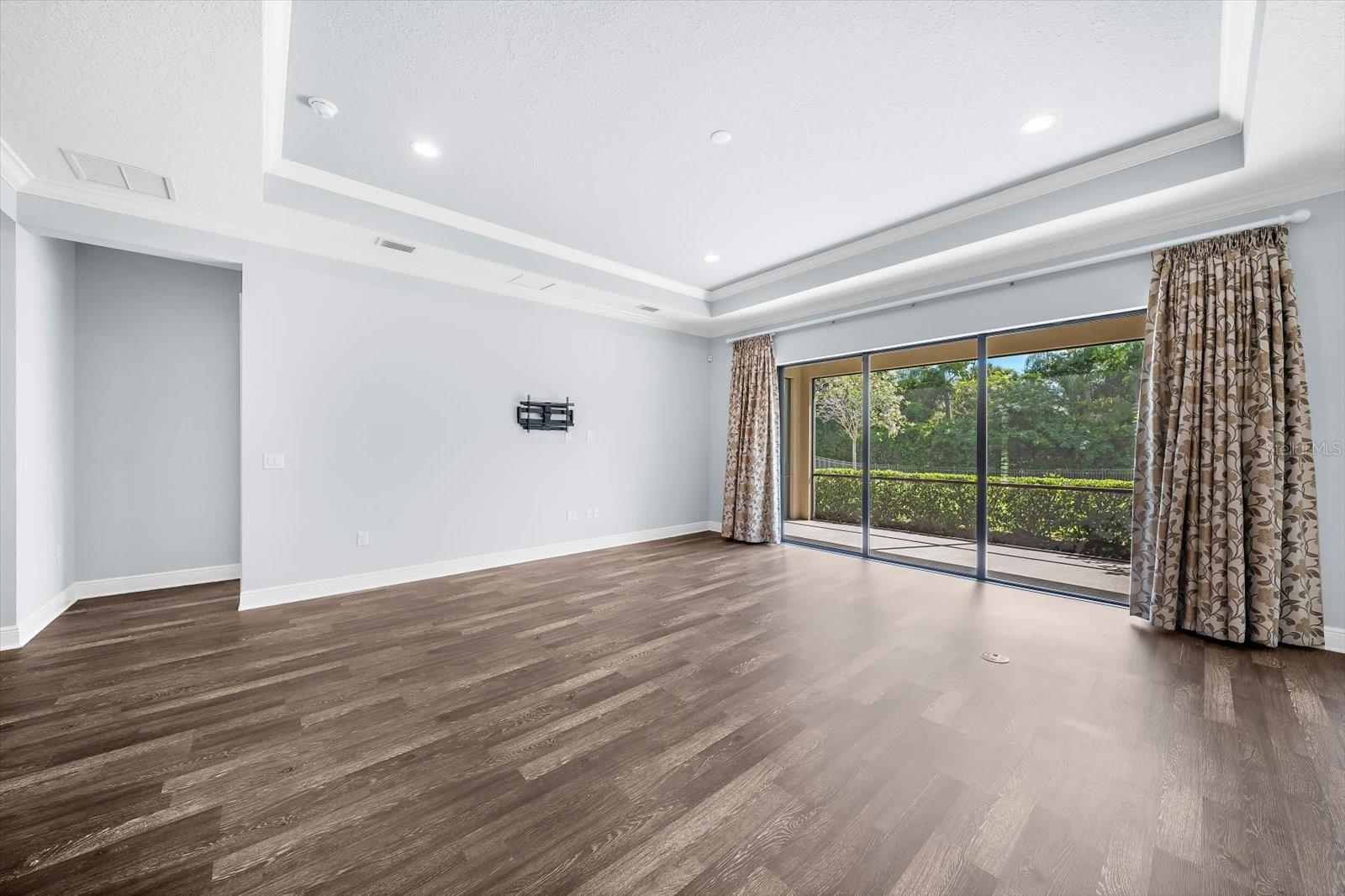 8256 LARKSPUR CIR — photo 17