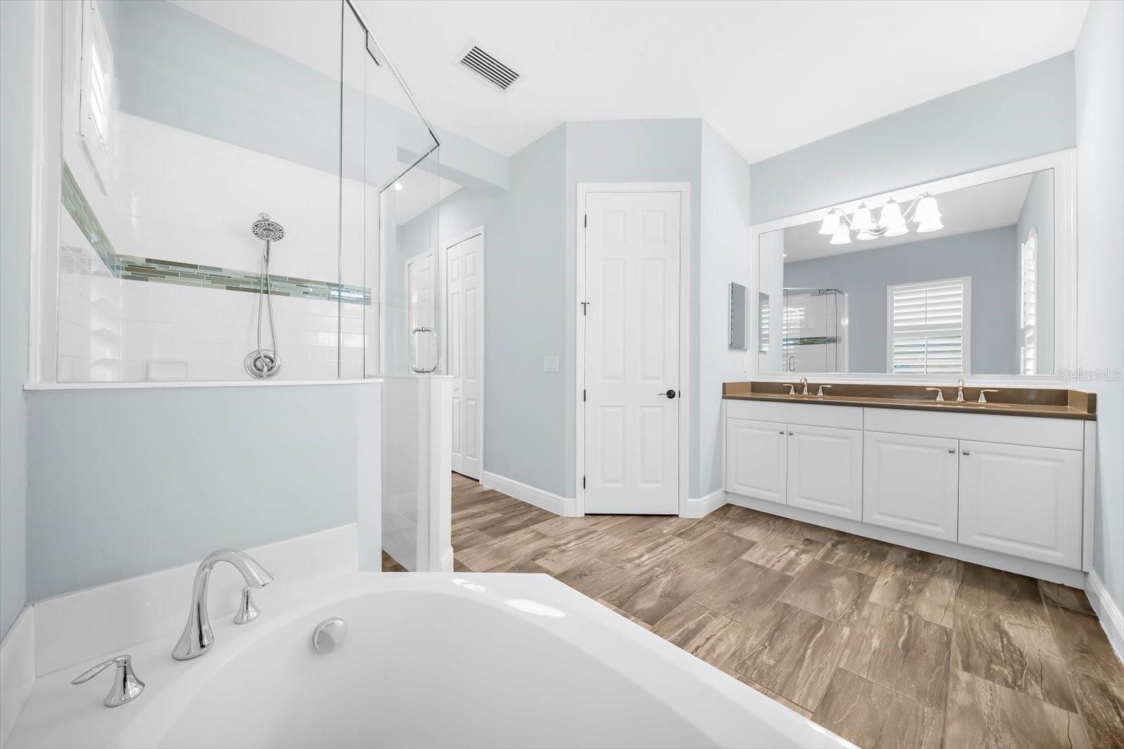 8256 LARKSPUR CIR — photo 46