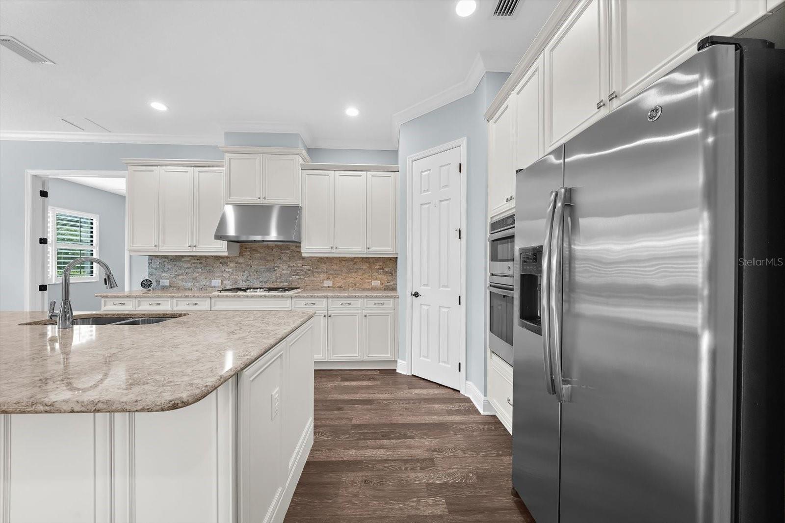 8256 LARKSPUR CIR — photo 28