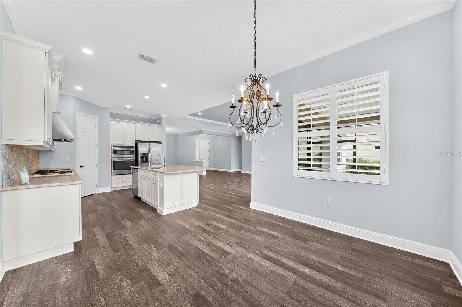 8256 LARKSPUR CIR — photo 33