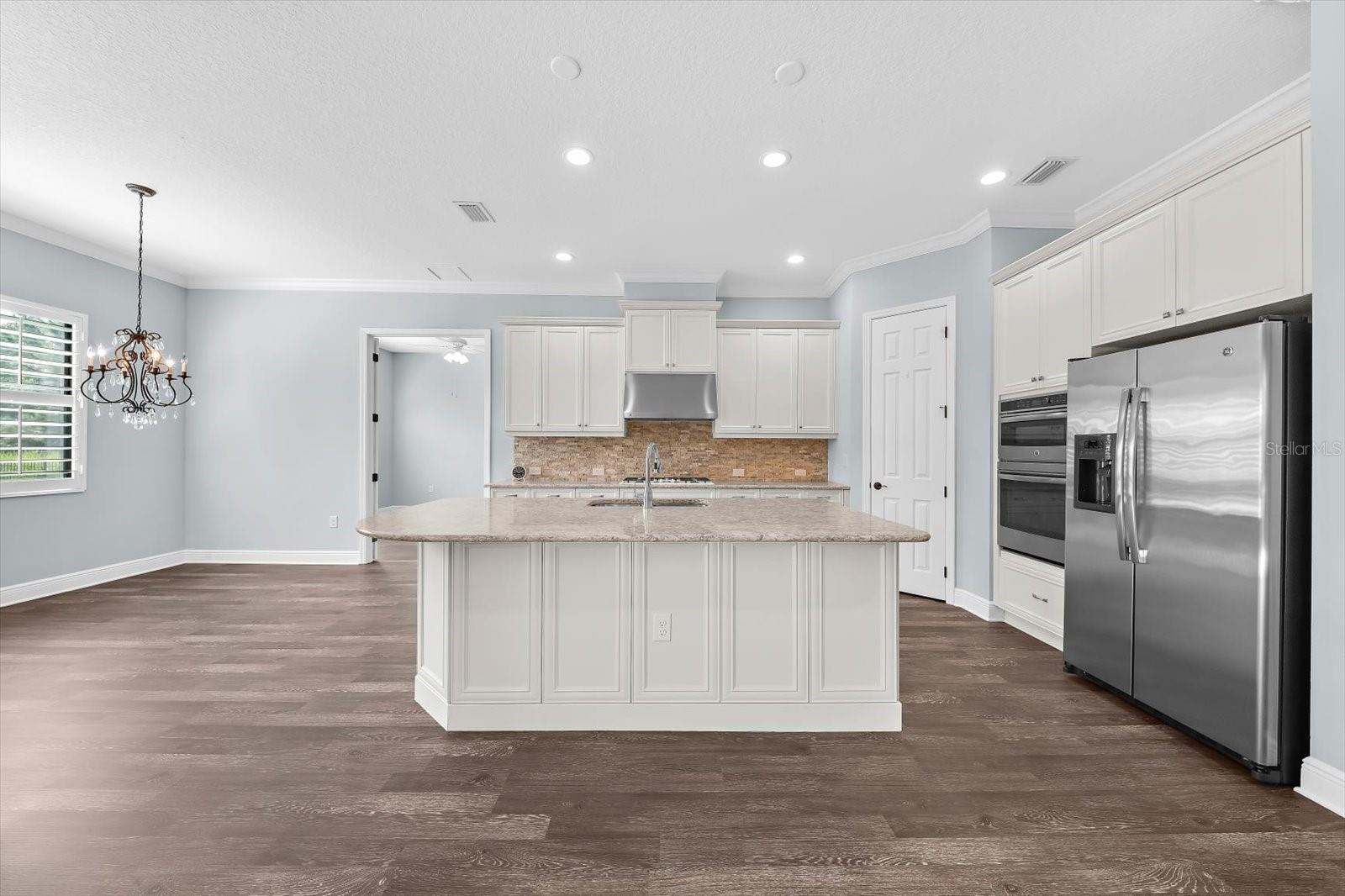 8256 LARKSPUR CIR — photo 23