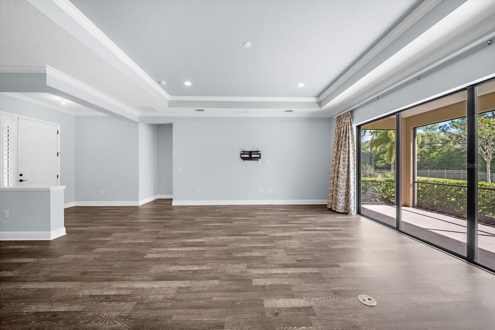 8256 LARKSPUR CIR — photo 18