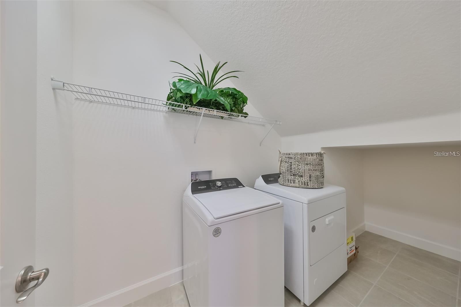 933 SIGNET DR — photo 20