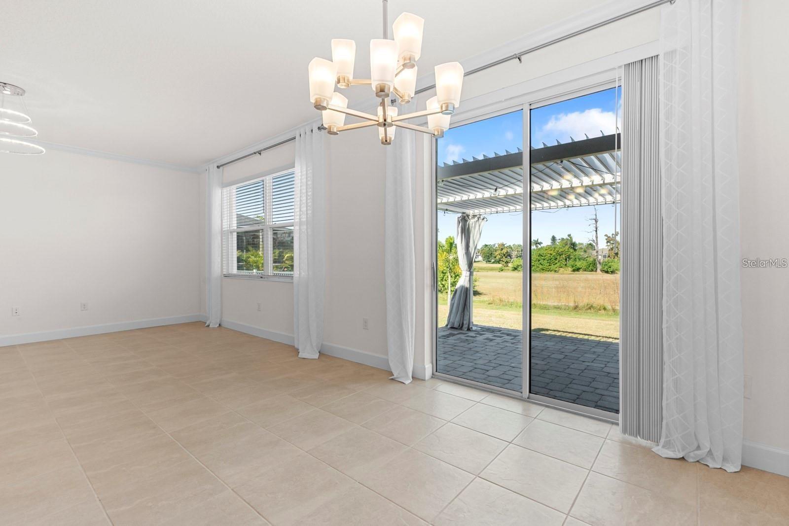933 SIGNET DR — photo 11