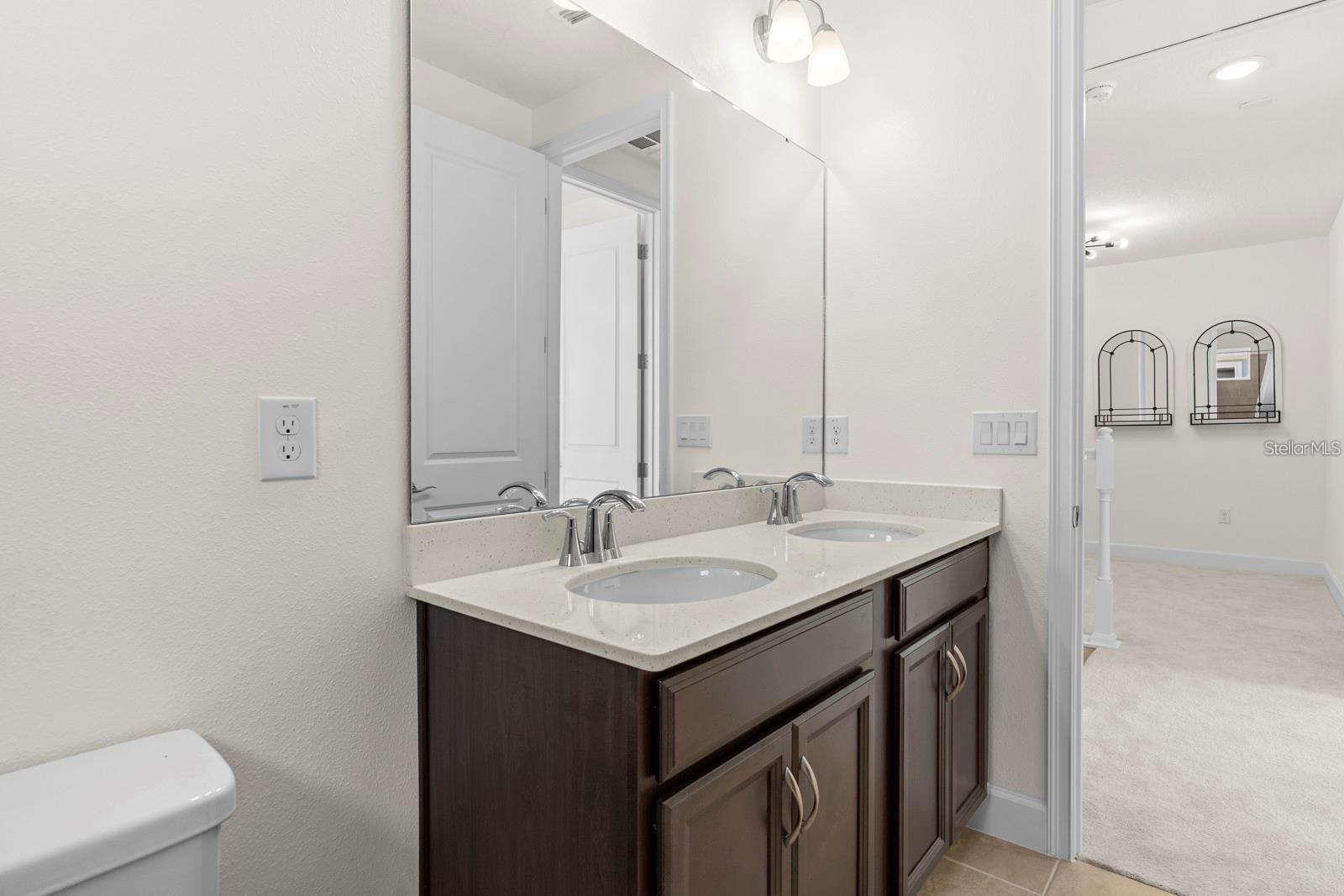 933 SIGNET DR — photo 28