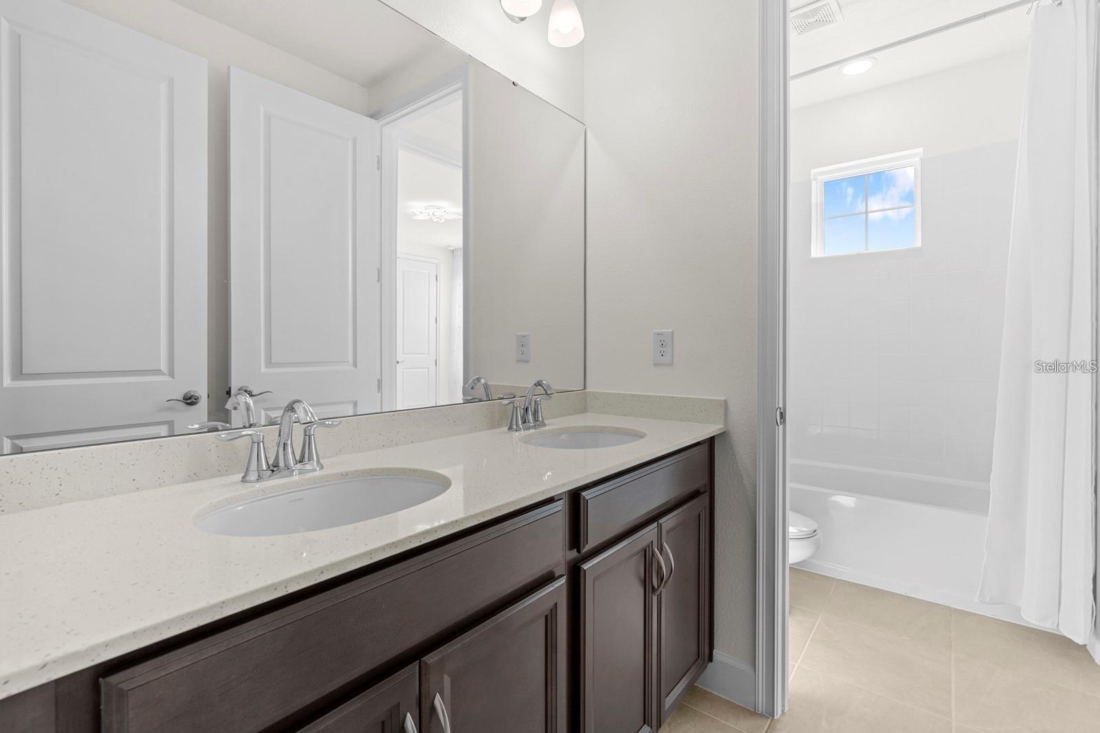 933 SIGNET DR — photo 24