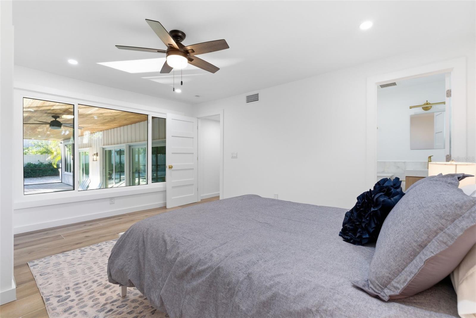 4879 COMMONWEALTH DR — photo 28