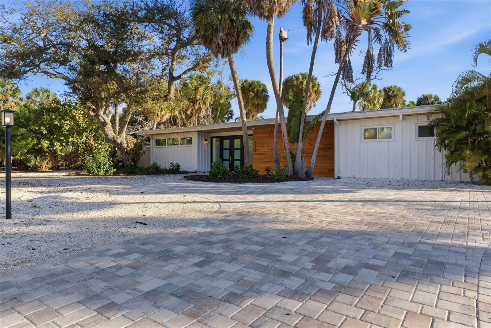 4879 COMMONWEALTH DR — photo 2