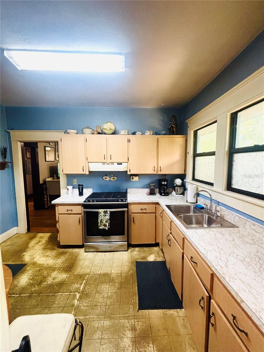 6703 N CENTRAL AVE — photo 13