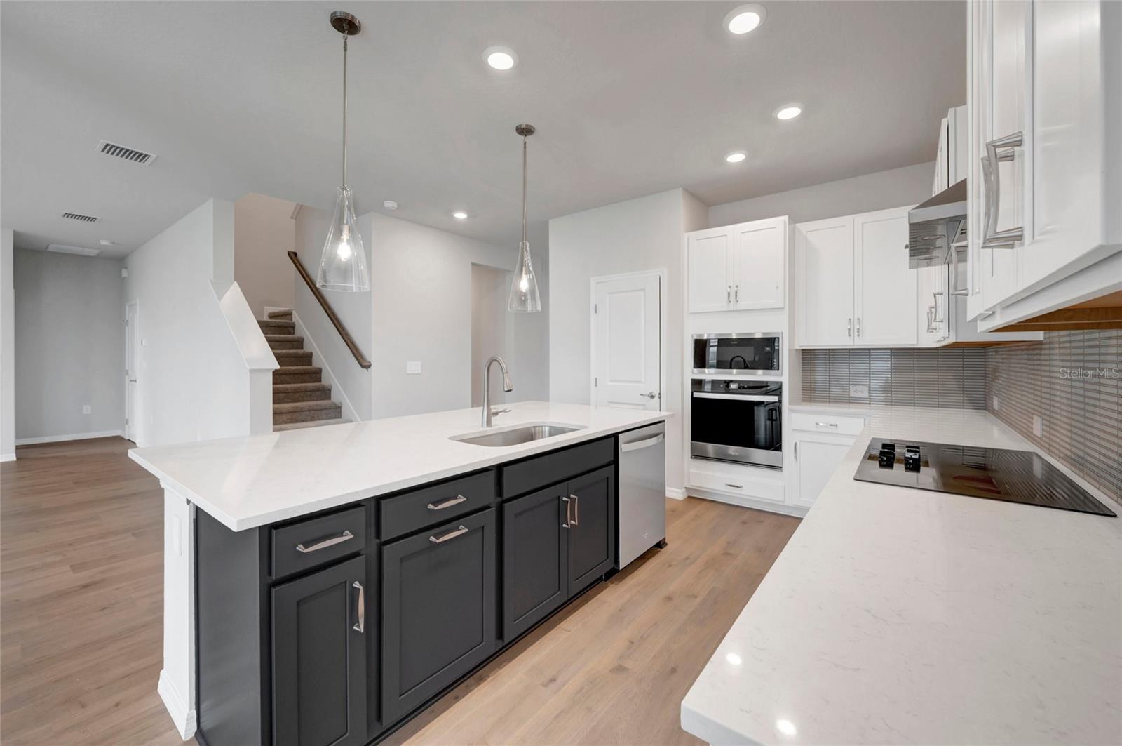 439 SPRING HARVEST DR — photo 4