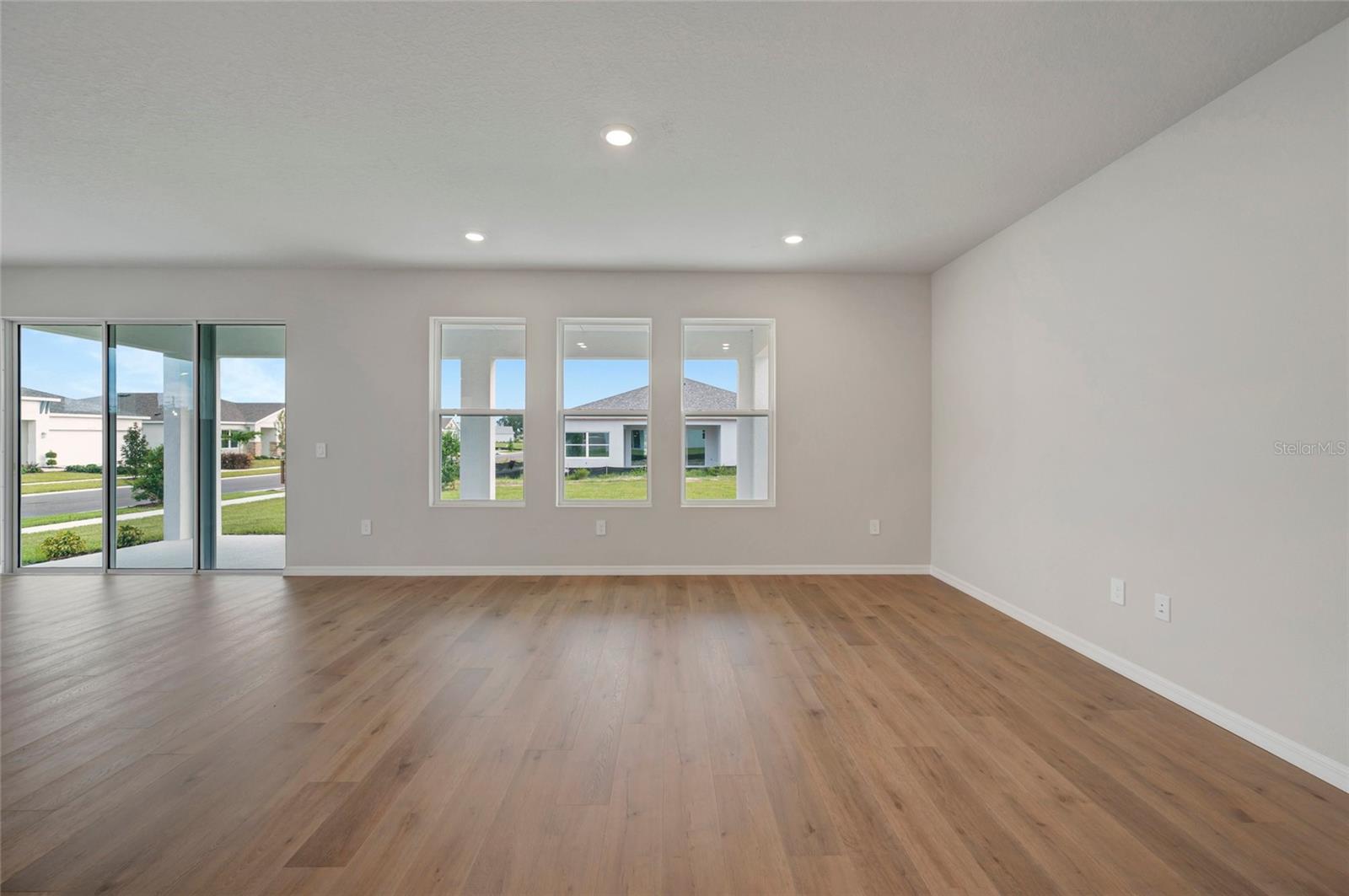 439 SPRING HARVEST DR — photo 7