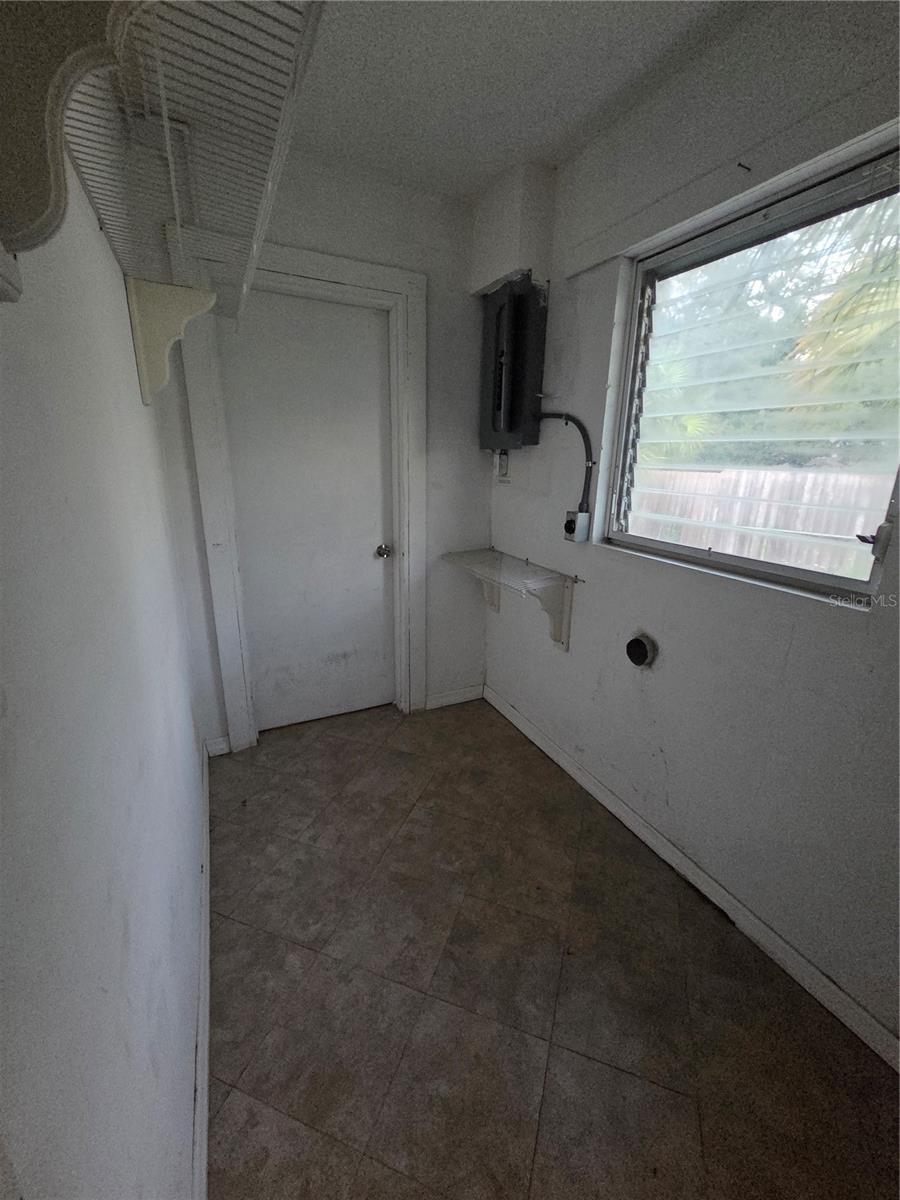 350 N LEVIS AVE — photo 31