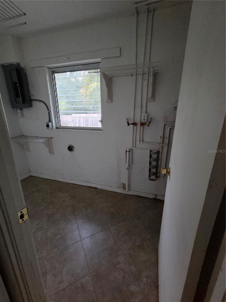 350 N LEVIS AVE — photo 33