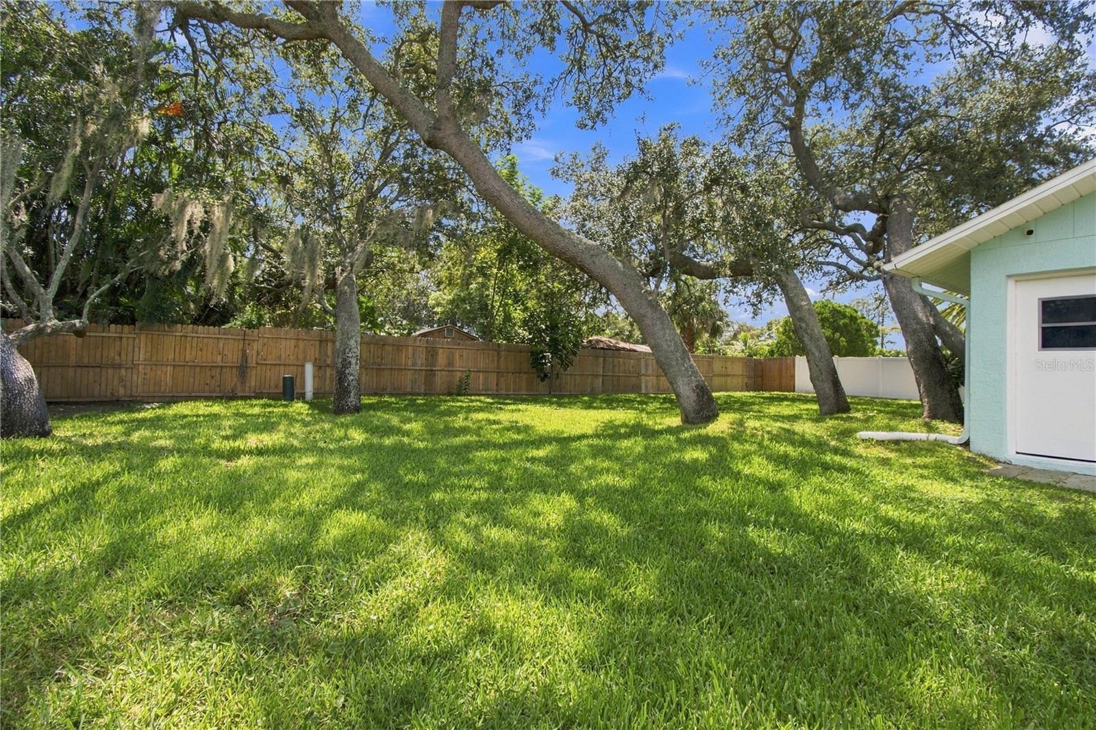 1507 POINSETTIA AVE — photo 33