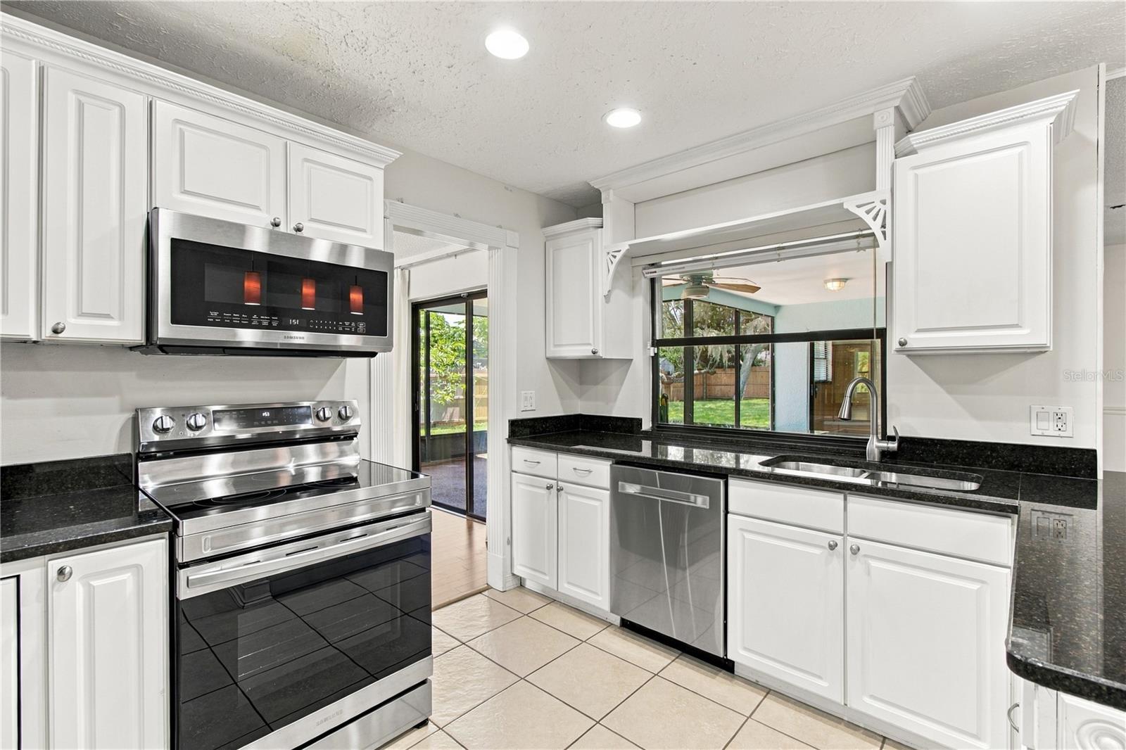 1507 POINSETTIA AVE — photo 11
