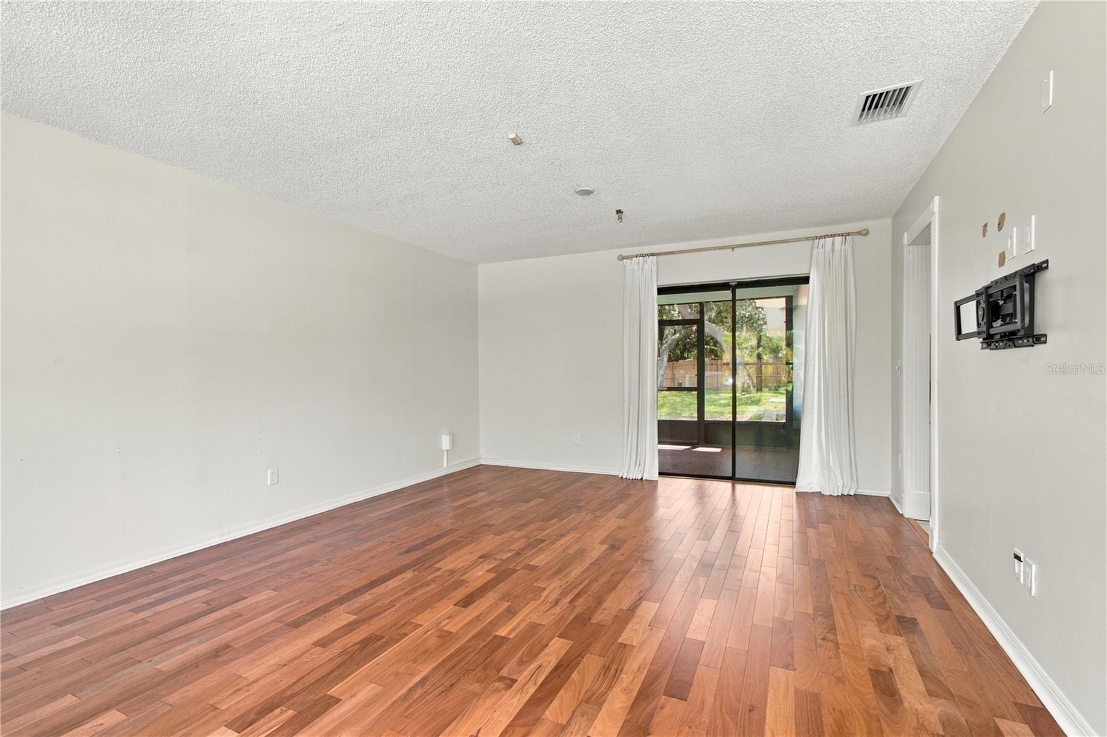 1507 POINSETTIA AVE — photo 9