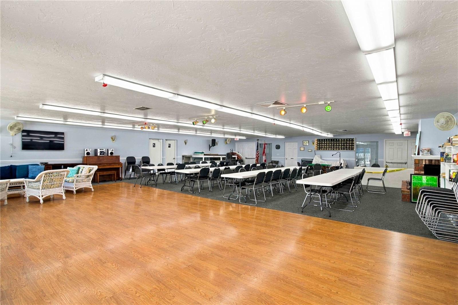 304 47TH AVENUE DR W #313 — photo 34